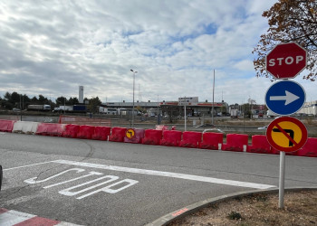 Del dimecres 10 al divendres 19 de desembre inclòs, queda tallat temporalment el carril de sortida del nucli urbà al carrer de Manresa, amnb motiu de la instal·lació de pantalles acústiques