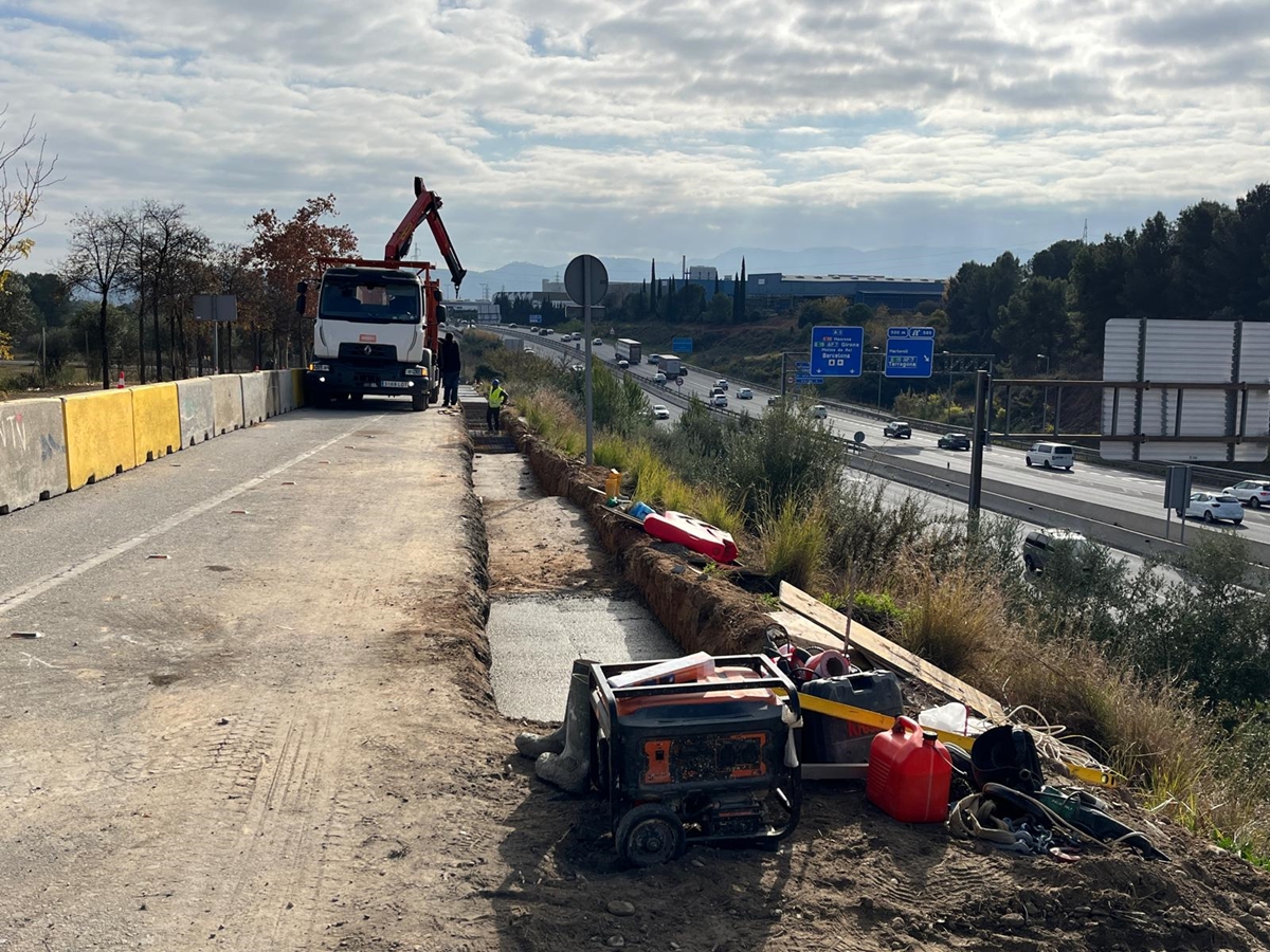 Del dimecres 10 al divendres 19 de desembre inclòs, queda tallat temporalment el carril de sortida del nucli urbà al carrer de Manresa, amnb motiu de la instal·lació de pantalles acústiques