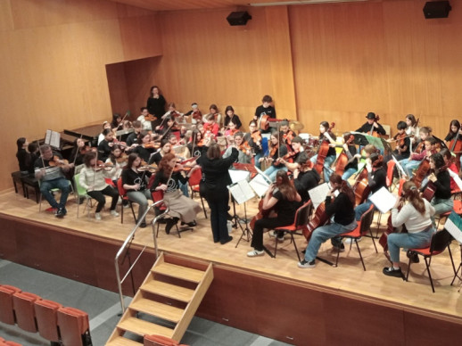 Aquest mes de març la nostra Escola Municipal de Música ha participat en la Trobada d'orquestres de corda i en l'espectacle interdisciplinari Piano Art 26