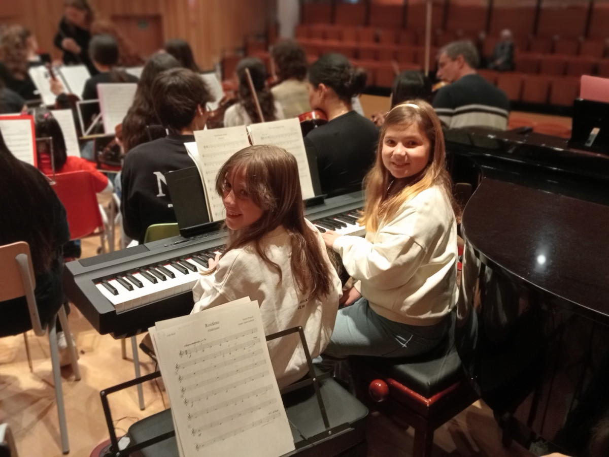 Aquest mes de març la nostra Escola Municipal de Música ha participat en la Trobada d'orquestres de corda i en l'espectacle interdisciplinari Piano Art 26