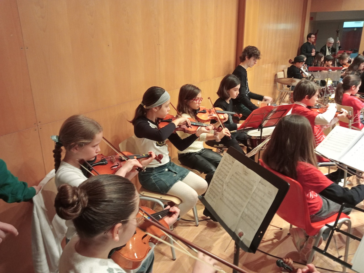 Aquest mes de març la nostra Escola Municipal de Música ha participat en la Trobada d'orquestres de corda i en l'espectacle interdisciplinari Piano Art 26