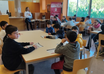 Els i les escolars del nostre municipi realitzen noves visites a la Biblioteca Josep Roca i Bros, per conèixer l'equipament i els seus serveis