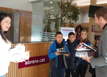 Gaudim, novament, de la cantada de nadales de nenes i nens de l'Escola Francesc Platón i Sartí a l'Ajuntament. Moltes gràcies!