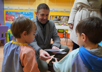 El Nadal es viu a Abrera! Amb molta il·lusió, obsequiem la comunitat educativa d'Abrera amb una entrada per gaudir de la Pista de Gel