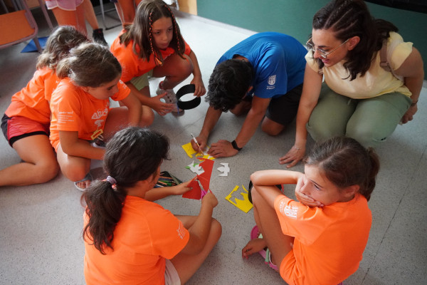 Visitem el Casal d’Estiu Municipal, que enguany fa part de les activitats a l'Escola Ernest Lluch d'Abrera