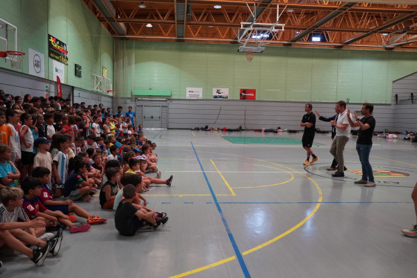 Visitem l'Escola Esportiva d'Estiu Municipal, que enguany compta amb més de 400 infants i joves