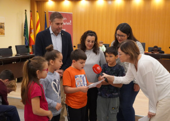 L'alumnat de tercer curs de l'Escola Ernest Lluch visita el consistori d'Abrera dins l'activitat 'El meu Ajuntament' aquest curs 2024-2025