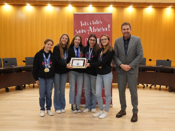 Lliurem els reconeixements esportius a les gimnastes de l'Abrera Gimnàstic Club pels darrers èxits assolits als Campionats d'Espanya i Catalunya de Gimnàstica Artística. Moltes felicitats!