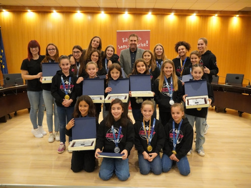 Lliurem els reconeixements esportius a les gimnastes de l'Abrera Gimnàstic Club pels darrers èxits assolits als Campionats d'Espanya i Catalunya de Gimnàstica Artística. Moltes felicitats!