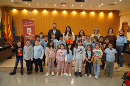 L'alumnat de tercer curs de l'Escola Josefina Ibáñez visita el consistori d'Abrera dins l'activitat 'El meu Ajuntament' aquest curs 2024-2025