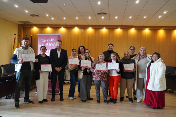 A Abrera apostem per la formació! Lliurem els diplomes acreditatius a l'alumnat de diversos cursos del Departament de Promoció Econòmica. Curs Especialistes en neteja