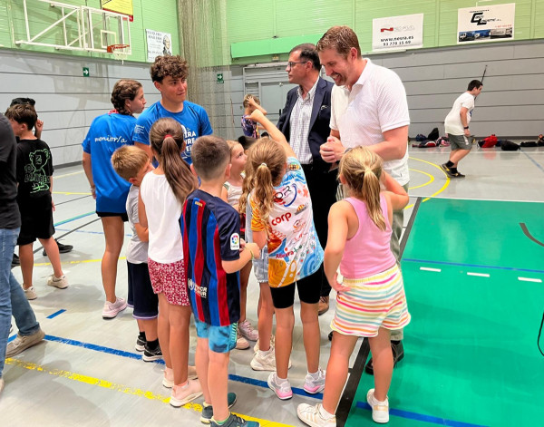 Visitem l'Escola Esportiva d'Estiu Municipal, que enguany compta amb més de 400 infants i joves