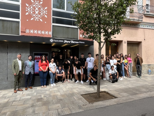 L'alumnat de 1r de Batxillerat de l'Institut Voltrera d'Abrera visita l’exposició ‘Vencedors i Vençuts’ del nou Espai Artístic Pere Torres d’Abrera