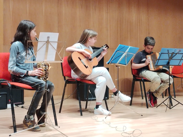 L'Escola Municipal de Música ens ha ofert una tarda festiva i musical a l'Auditori del Centre Polivalent