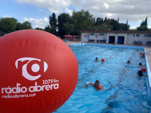 Gaudim de la darrera edició de Ràdio Abrera a la Piscina Municipal d'Estiu, amb l'animació i jocs a càrrec de l'entitat juvenil Crea Jove. Gràcies Abrera!