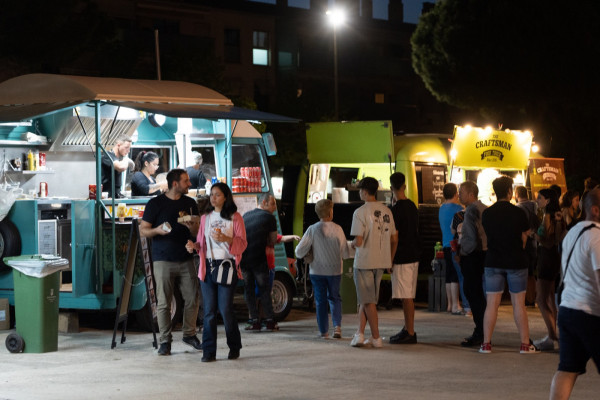 La fira Abrera Street Food omple novament el parc de Can Morral de gastronomia, activitats, música i diversió!