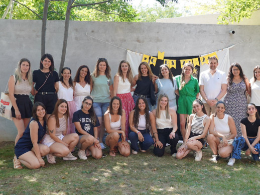 Ens graduem a Abrera! Felicitem l'alumnat de l'Escola Bressol Municipal Món Petit d'Abrera per la seva graduació i final de curs!