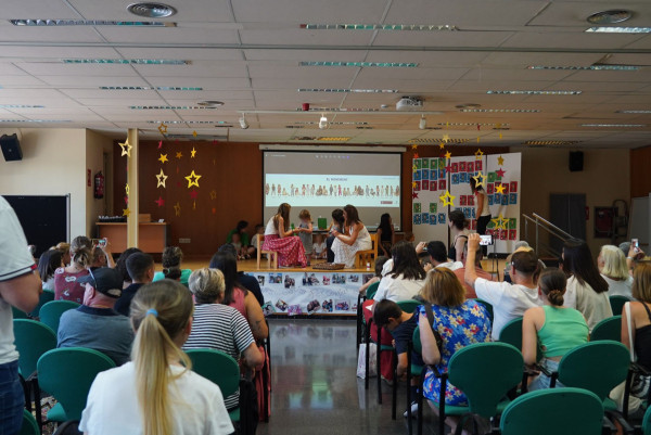 Ens graduem a Abrera! Felicitem l'alumnat de l'Escola Bressol Municipal Món Petit d'Abrera per la seva graduació i final de curs!