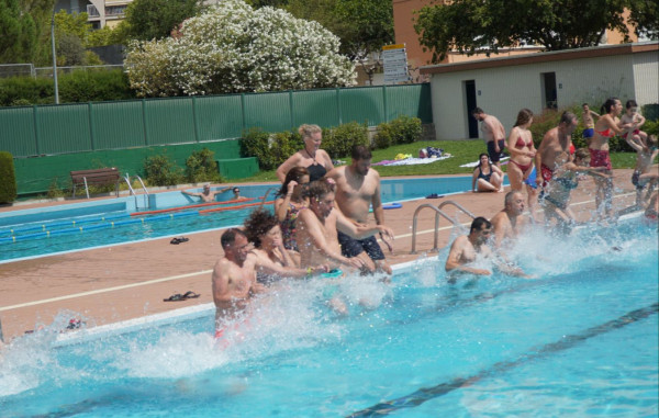 A Abrera, ens hem mullat per l'esclerosi múltiple aquest diumenge 21 de juliol a la Piscina Municipal d'Estiu!