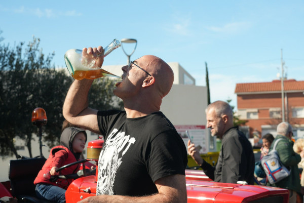 Gaudim de la 5a Fira Gastronòmica dels Porrons d’Abrera amb cuina de proximitat, bon ambient, activitats i música per a tota la família!