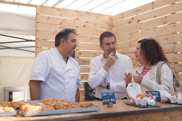 Gaudim de la 5a Fira Gastronòmica dels Porrons d’Abrera amb cuina de proximitat, bon ambient, activitats i música per a tota la família!