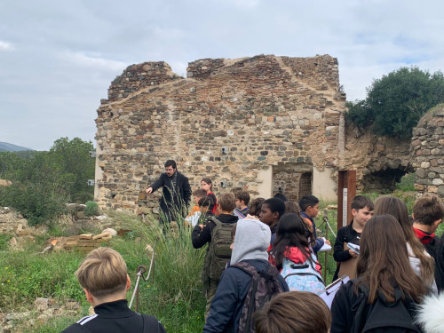 Continuem donant a conèixer a l'alumnat els nostres elements patrimonials, amb dues visites dels grups de sisè de l'Escola Ernest Lluch al Castell de Voltrera d'Abrera